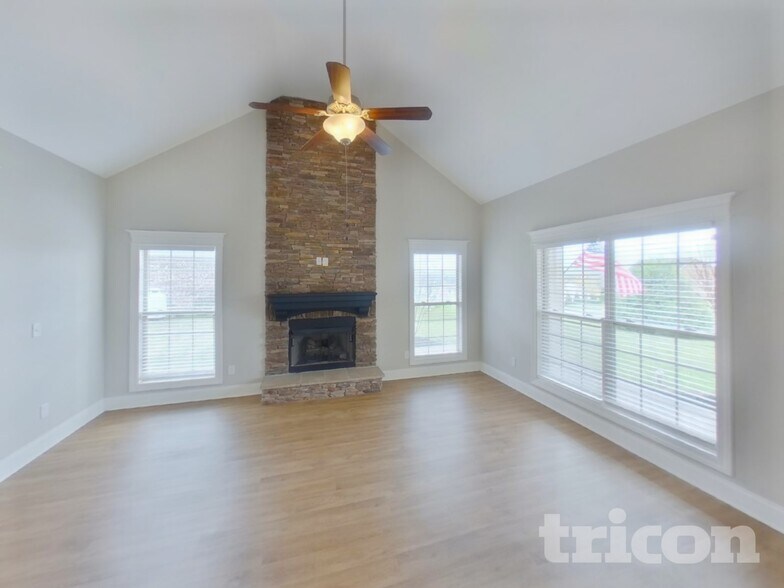 Building Photo - 1306 Crescent Ridge Drive
