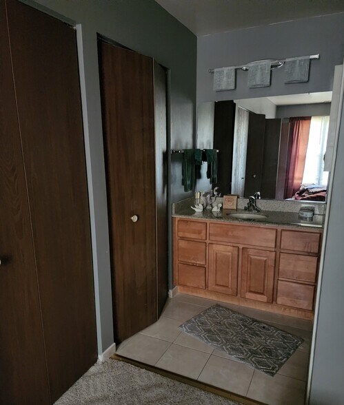 Building Photo - 188 Grove Ave