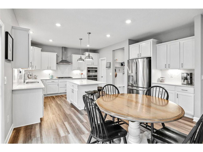 Building Photo - 4 Bed 3 Bath Dreamhouse in Eagan