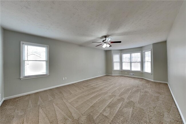 Building Photo - 351 Robin Hood Dr