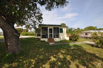 Building Photo - 4400 N Terrace Dr