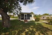 Building Photo - 4400 N Terrace Dr