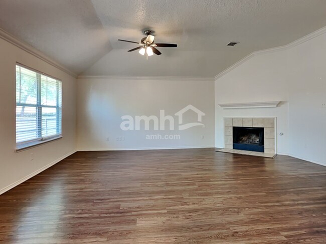 Building Photo - 1500 Westfield Ln