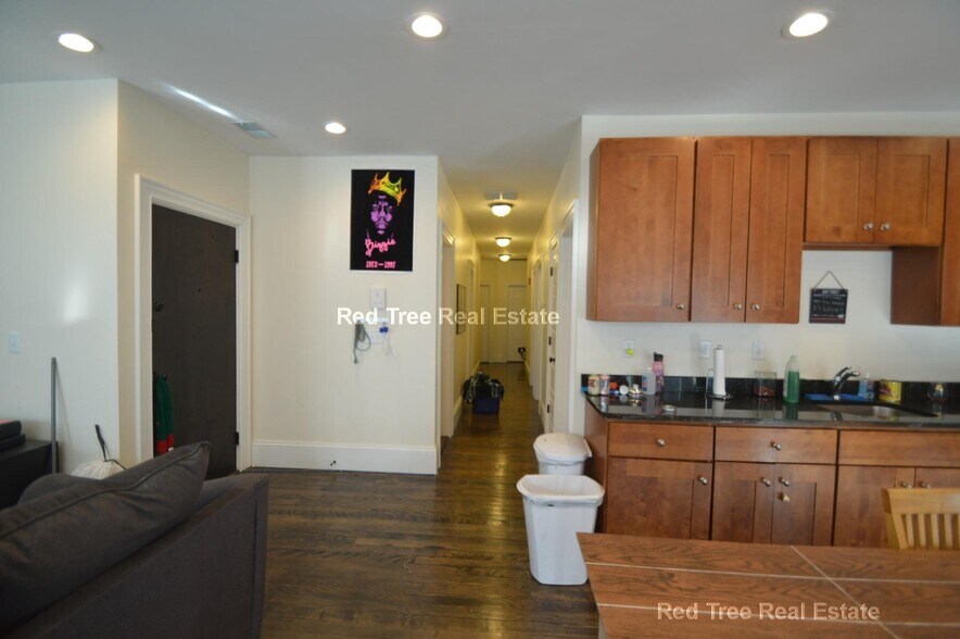 Building Photo - 29 Commonwealth Terrace