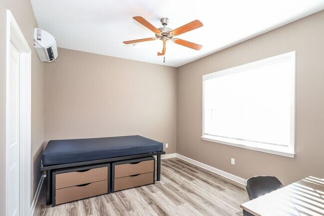 Building Photo - Roommate Housing Near the University of Memphis – Limited-Time Move-In Special