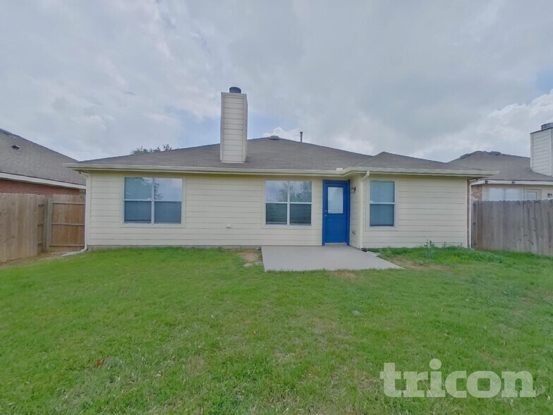 Building Photo - 1228 Artesia Dr
