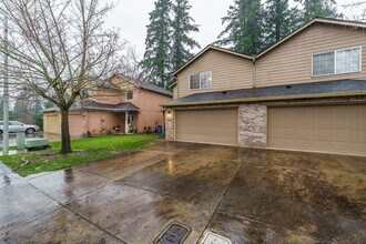 Building Photo - Recently Updated 3 Bedroom 2.5 Bath Duplex - Located in Convenient Hazel Dell Neighborhood