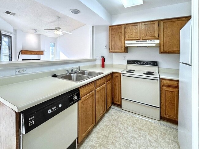 Building Photo - 3700 Iguana Dr