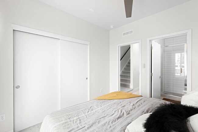 Building Photo - Modern 2-Bedroom Rowhome with Rooftop Moun...