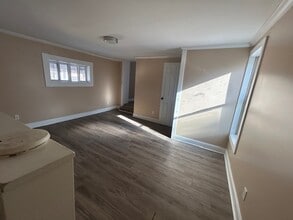 Building Photo - 1-Bedroom + Bonus & Sitting RM(UTILTIES IN...