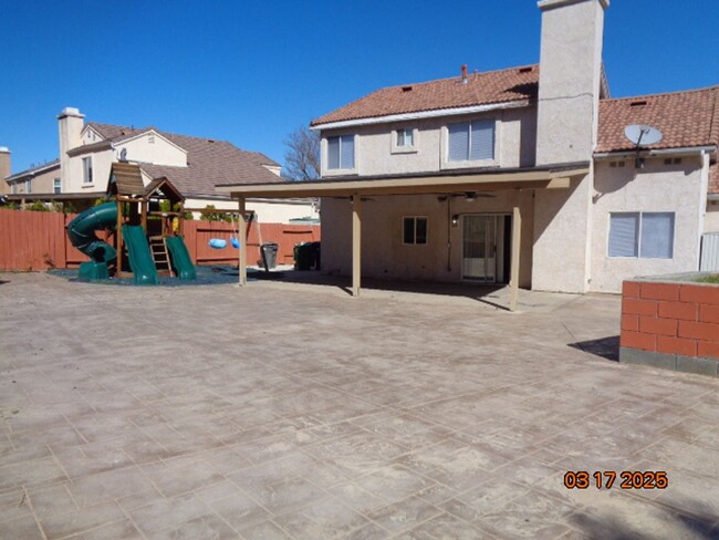 Building Photo - Cute and Clean 2 Story West Palmdale Home