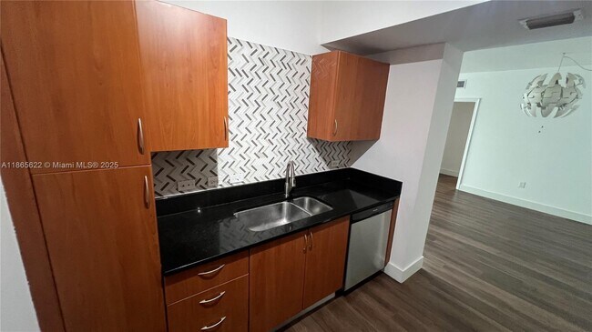 Building Photo - 2775 NE 187th St