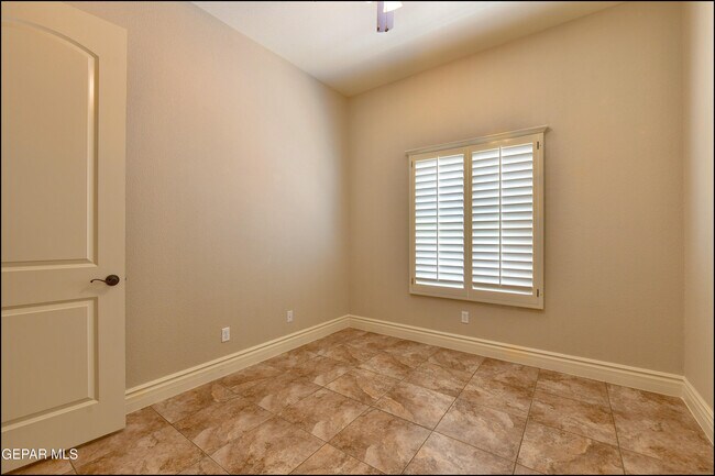 Building Photo - 7379 Black Mesa Dr