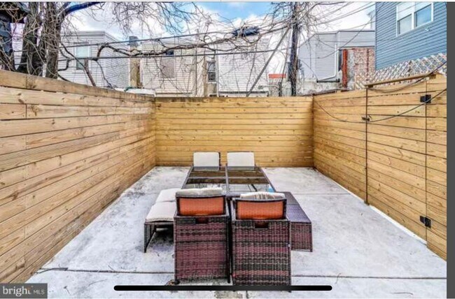 Building Photo - 2309 Dickinson St