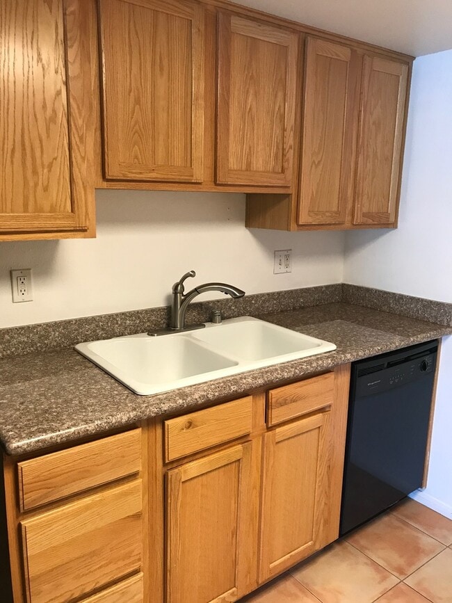 Building Photo - RENT SPECIAL - CONDO in Prime NOHO Art Dis...