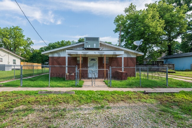 Primary Photo - 316 W 6th Ave