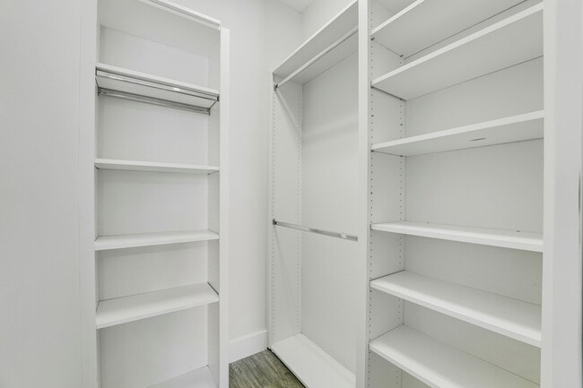 Building Photo - 2052 Tarpon Lake Way