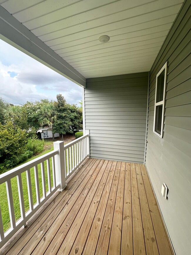 Building Photo - Spacious Townhome on Johns Island in Marsh...