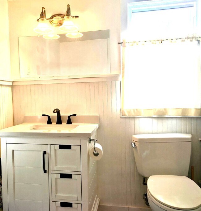 Building Photo - 10 N Acres Dr