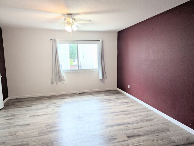 Building Photo - Gorgeous Denver Home - Real Granite Counte...