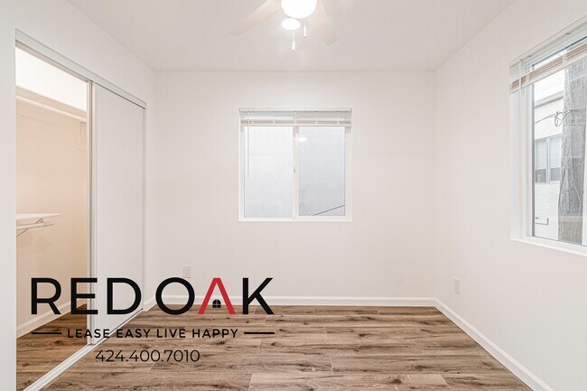 Building Photo - 651 W 92nd St