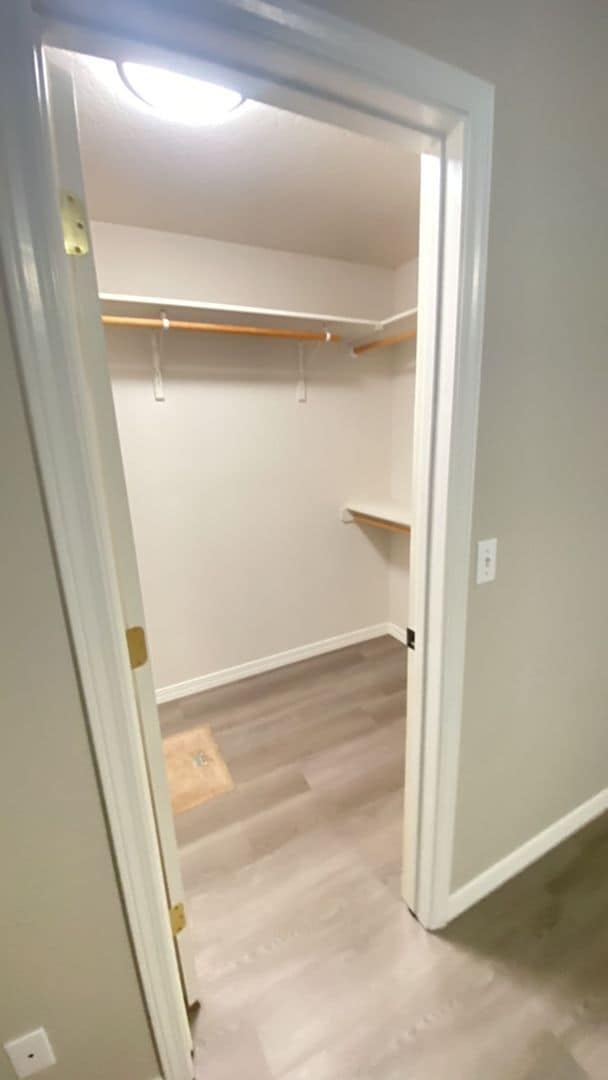 Building Photo - Super Cute Home!