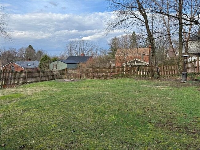 Building Photo - 231 Jonquil Pl
