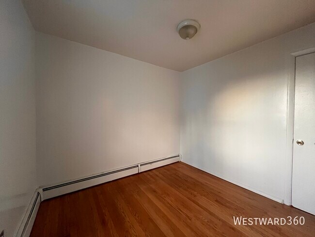 Building Photo - 1622 N 40th Ave