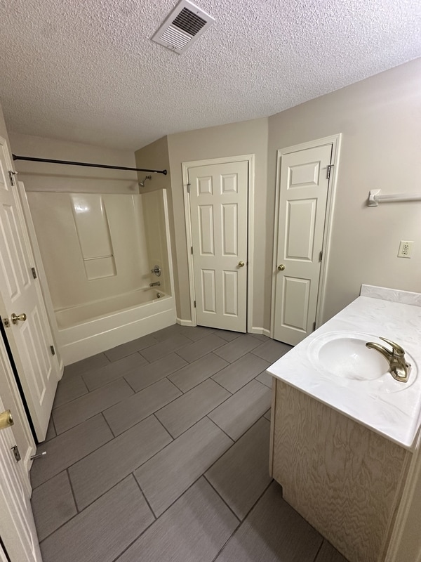 Building Photo - 1844 Eagle Shore Dr