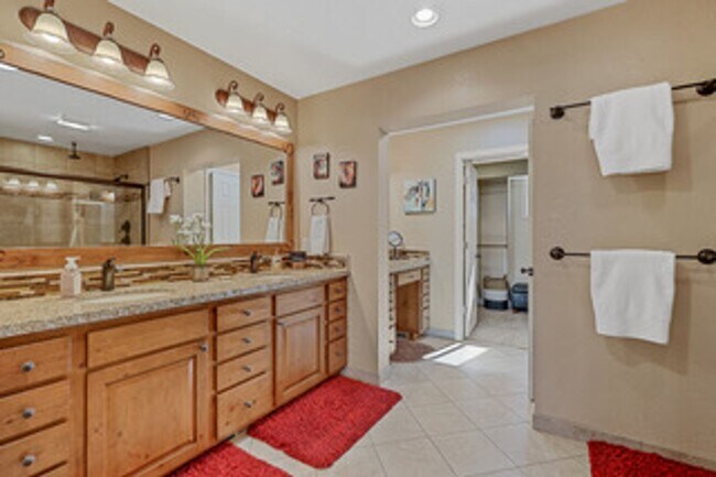 Building Photo - Stunning Doney Park Home