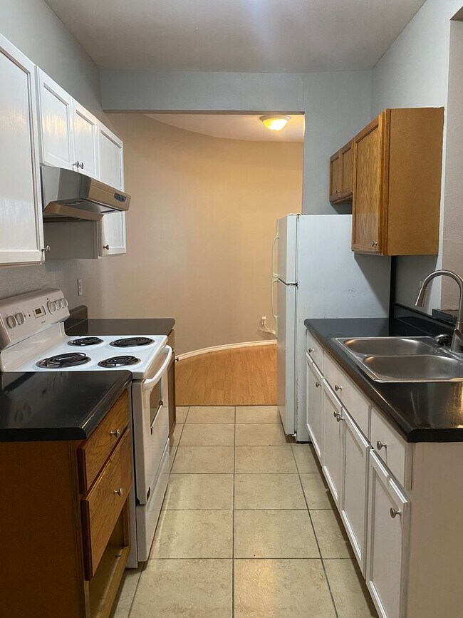 Building Photo - 240 Princeton Ave