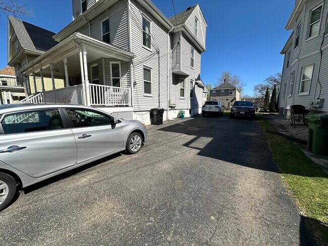 Building Photo - 82 Dexter Ave
