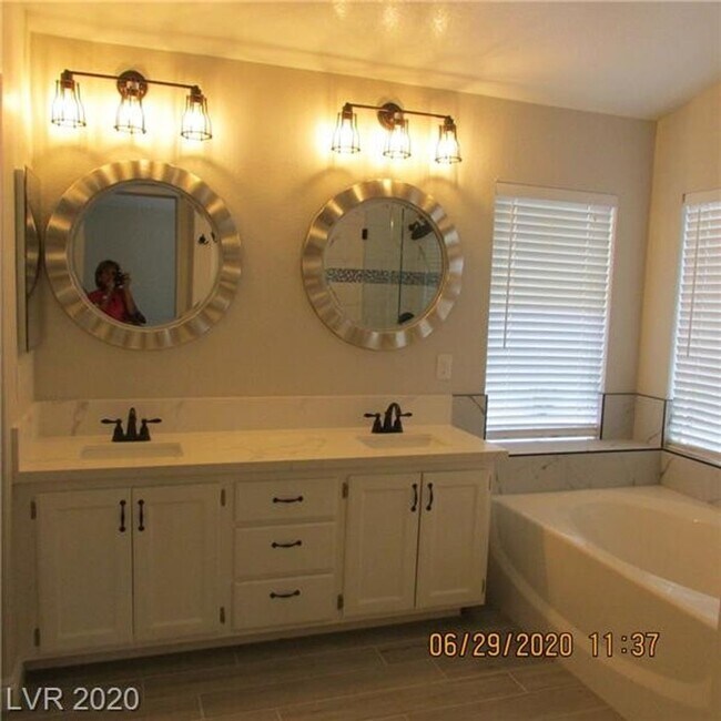 Building Photo - Beautiful 3 Bedroom/2.5 Baths in Summerlin