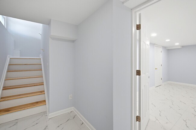 Building Photo - 39 Hilltop Rd