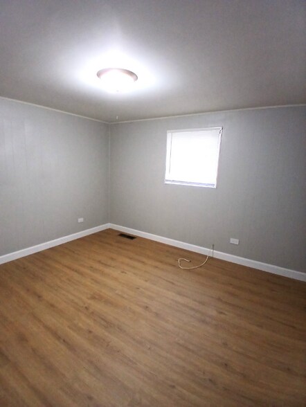 Building Photo - 3208 Nelson Ave