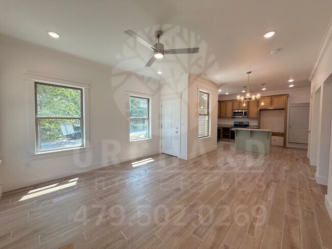 Building Photo - Bella Vista Single-Family Home- 2 Bed/ 2 Bath - Well-Crafted Camden Plan