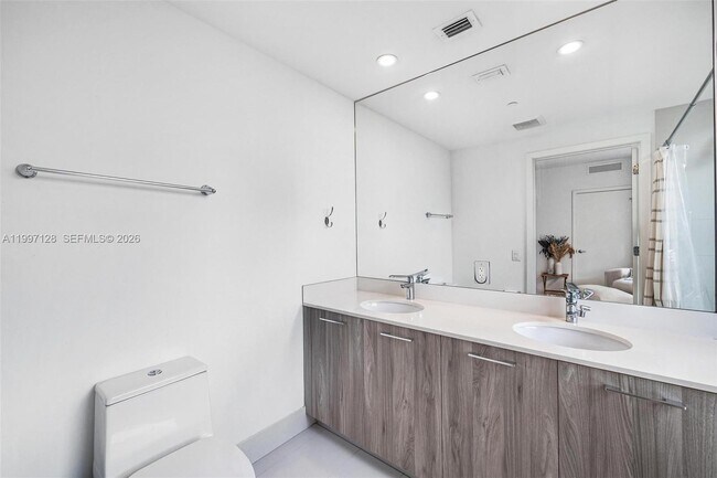 Building Photo - 501 NE 31st St