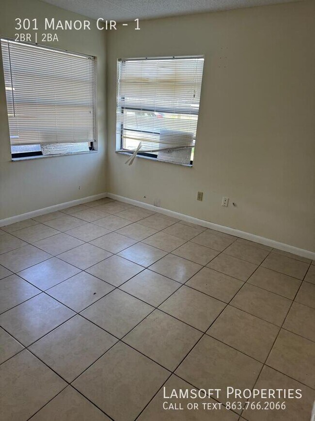 Building Photo - 301 Manor Cir