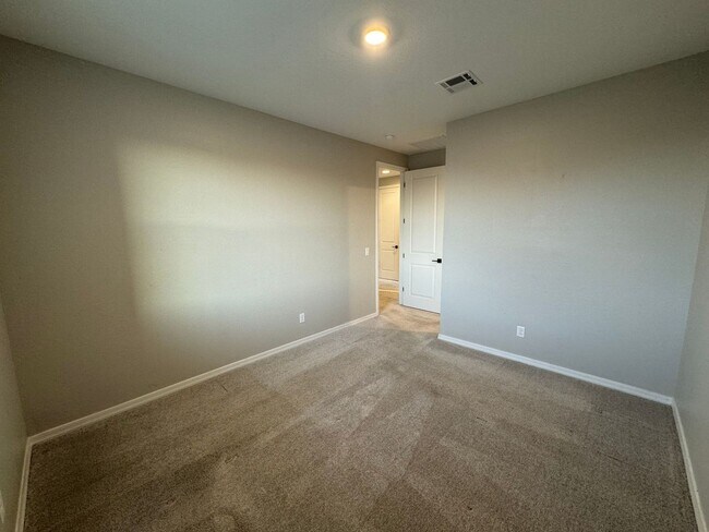 Building Photo - 4 Bedroom - 3 Bath  Home - 2668 Sq. Ft. - Eastmark Inspirian III - Mesa