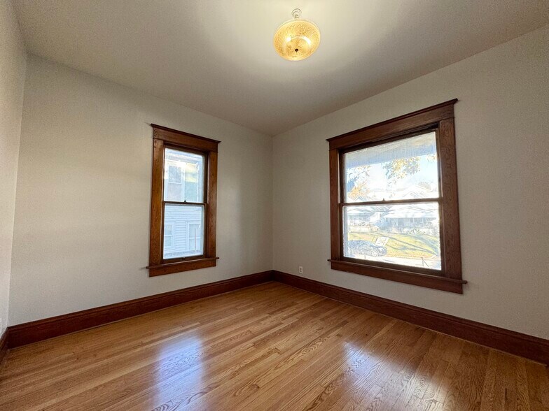 Building Photo - 617 Splitlog Ave