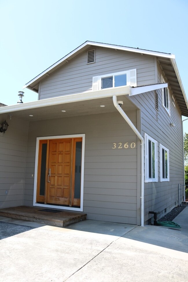 Building Photo - Gorgeous, spacious 3/2.5 with garage and office