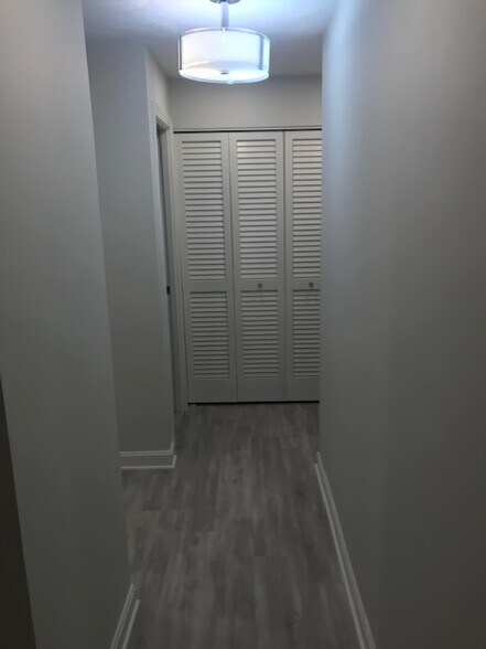 Building Photo - 205 Great Rd