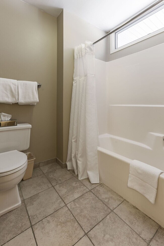 Building Photo - 5577 Creeks Crossing