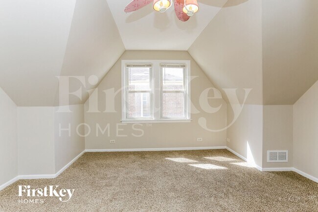 Building Photo - 8106 S Maplewood Ave