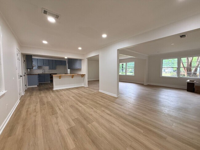 Building Photo - Recently Remodeled | Spacious Open Layout | Move-In Ready