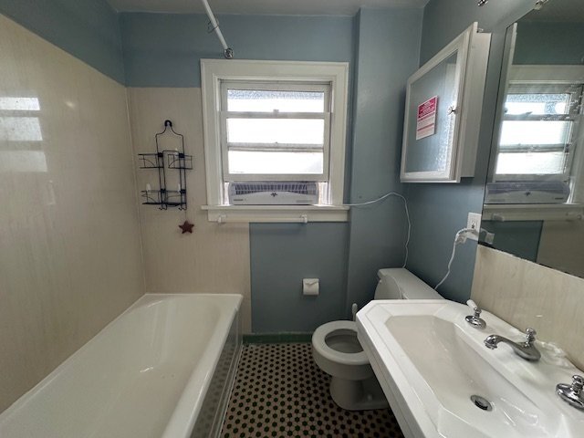 Building Photo - 4721 University View Pl NE