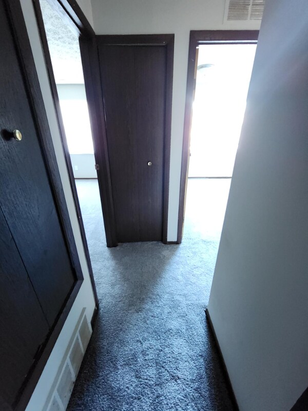 Building Photo - 1103 W Maple St