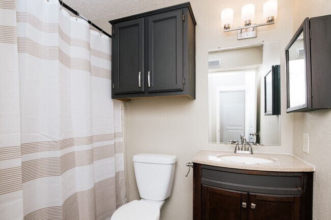 Building Photo - 115 Bernard St