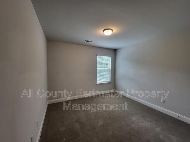 Building Photo - 5690 Deer Trail Ct