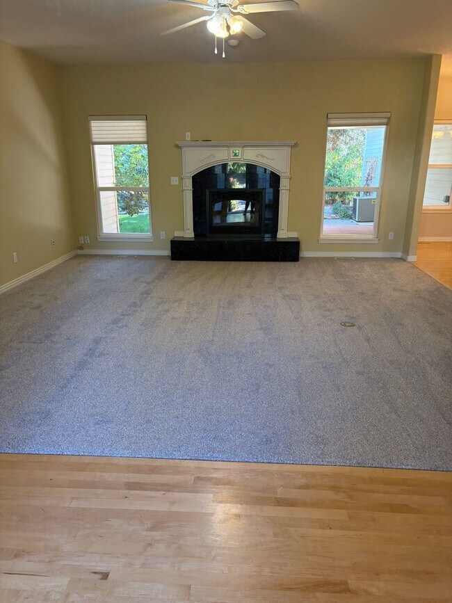 Building Photo - 4 bedroom and 2 bathroom house